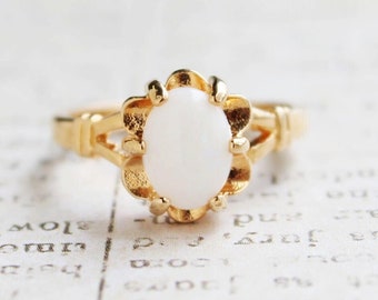 Vintage 1970s Womens Antique Genuine Opal Ring 18k Gold Electroplated Flower Solitaire USA Handmade Jewelry Oval Cut Opal Rings for Girls