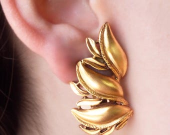 Vintage Oscar de la Renta Gold Tone Clip Earrings - Signed Designer Jewelry