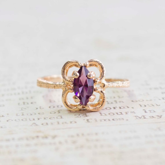 Bague Vintage Plaqué Or Avec Pierre En Cristal - Neuf Avec étiquettes