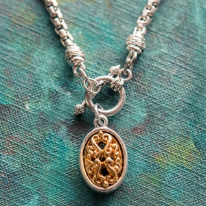 Vintage Oscar De La Renta Pendant Necklace: Reversible Gold Tone, 16 Inch