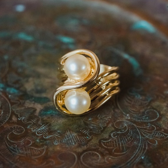 Vintage 1970's Cream Glass Pearl Ring 18k Gold An… - image 1