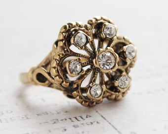 A Vintage Ring set with Swarovski Crystals Antique 18k Gold Womans Vintage Rings for Woman Sizes R103 - Limited Stock - Never Worn