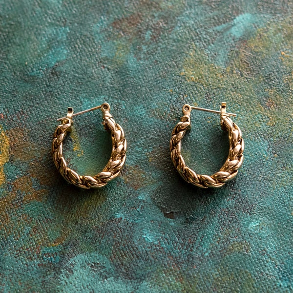 Women's Vintage Earrings Oscar de la Renta Twisted Rope Antique Gold Tone Hoops Earrings Hinged Clasp Jewelry Womans Antique Gold Earrings