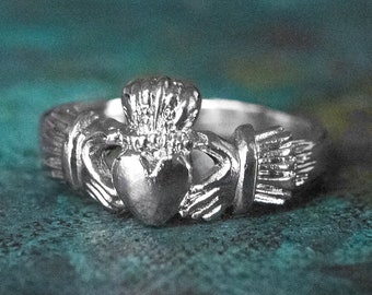 Handcrafted Vintage Ring 18k White Gold Silver Irish Claddagh Ring #R1768 - Limited Stock - Never Worn