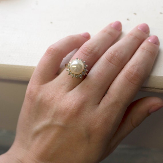 Vintage Ring 1970s Faux Cream Pearl Ring 18k Gold… - image 5