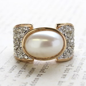 A Vintage Ring Pearl Bead and Clear Swarovski Crystal Cocktail Ring 18k Yellow Gold Electroplated  R1934