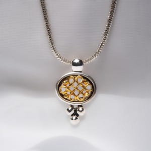 Vintage Oscar De La Renta Gold Tone Pendant Necklace, 16 Inch