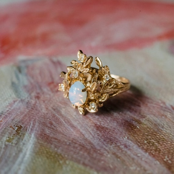 ヴィンテージ 18K ゴールド フラワーリング:ジェリーオパール ヴィンテージ 18K ゴールド フラワーリング:ジェリーオパール