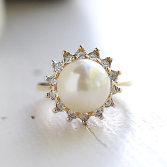 Vintage Ring 1970s Faux Cream Pearl Ring 18k Gold… - image 2