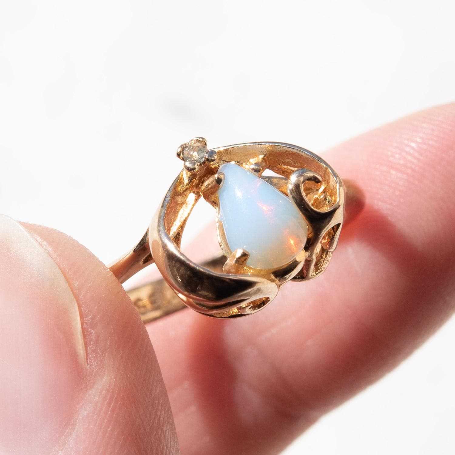 ヴィンテージ 18K ゴールドメッキ ピンファイアオパールリング 
