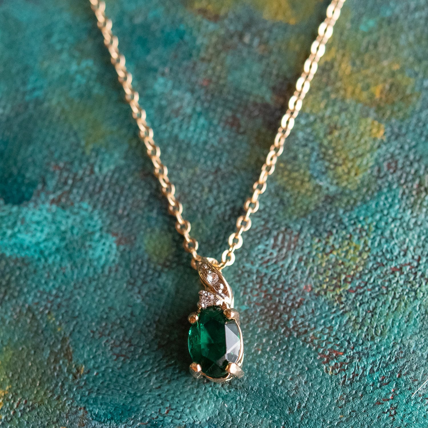 Magnifique collier en acier inoxydable avec pendentif en pierre verte émeraude - neuf - Montres & Bijoux