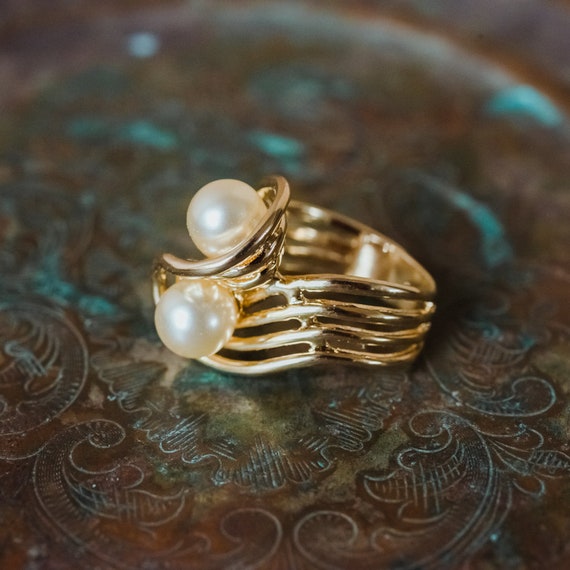 Vintage 1970's Cream Glass Pearl Ring 18k Gold An… - image 3