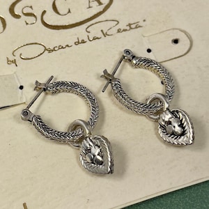 Vintage Womens Oscar De La Renta Heart Charm Hoop Earrings Antiqued White Gold Electroplated Hoop Dangle Girls Earrings Silver Color Small