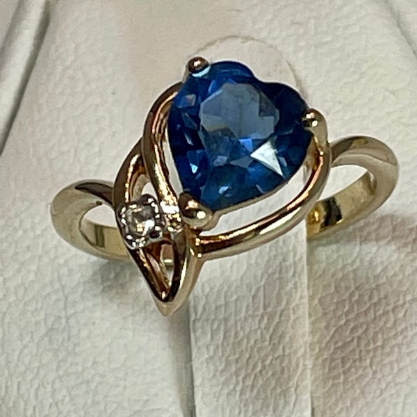 Vintage Ring Blue Sapphire Swarovski Crystal Heart Ring 18k Gold  R2339 - Limited Stock - Never Worn