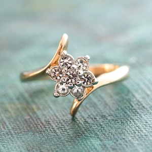 Vintage Swarovski Crystal Flower Ring: 18kt Gold Plated, 1970s