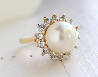 Vintage 1970s Faux Pearl Ring: 18k Gold, Swarovski Crystals
