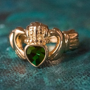 Vintage Ring Jewelry Green Tourmaline Austrian Crystal Claddagh Ring 18k Gold Made in the USA R3099 - Limited Stock - Never Worn