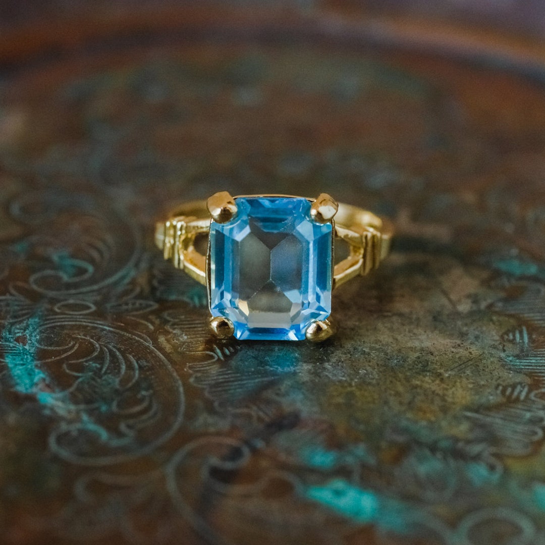 Vintage 1980s Aquamarine Swarovski Crystal Cocktail Ring 18k