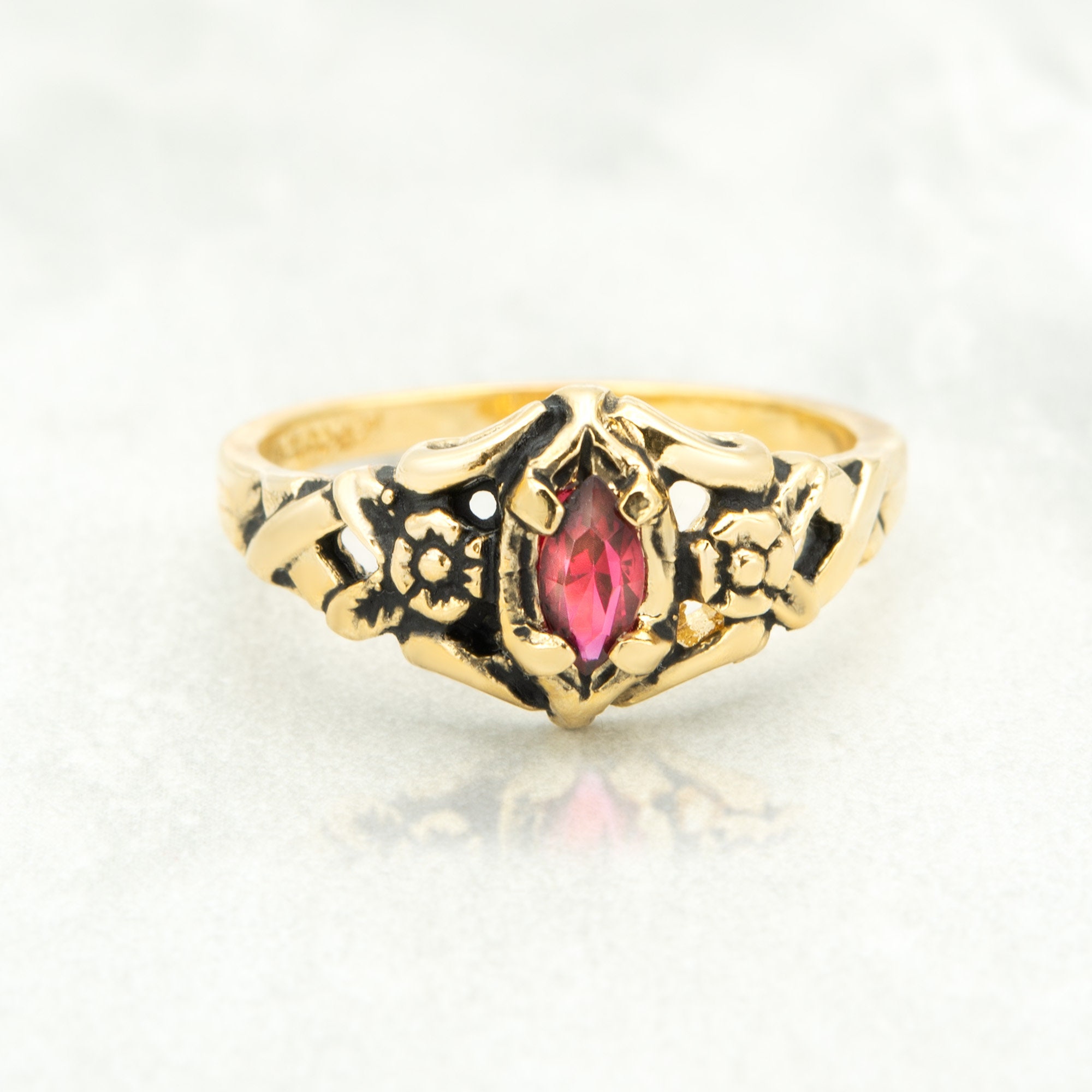 Anello vintage in cristallo austriaco del Siam: taglio marquise placcato in oro 18k