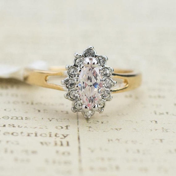 Vintage Ring Clear Cubic Zirconia 18kt Gold Womans