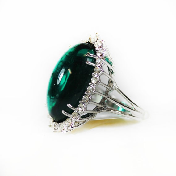 Vintage Ring Oval Emerald Cabochon Crystal with C… - image 4