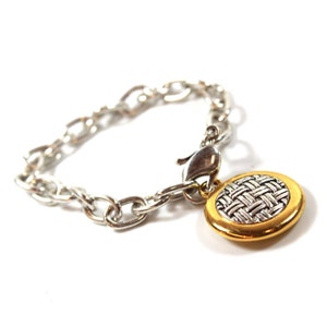 Vintage Oscar De La Renta Bracelet: Two-Tone Weave Pendant, 7 Inch Chain