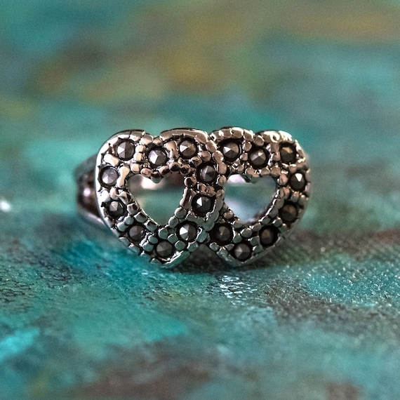Vintage Womans Antique Genuine Marcasite Double Heart Ring 18k