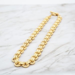Collar vintage Oscar de la Renta de 45,7 cm con eslabones y cierre de palanca chapado en oro amarillo antiguo para mujer.