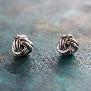 Vintage Earrings Oscar De La Renta White Silver Plated Knot Post Earrings Jewelry for Women Limited Stock - Never Worn Women&#39;s Designer Stud