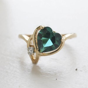 Vintage Ring Emerald Swarovski Crystal Heart Ring 18k Gold  R2339 - Limited Stock - Never Worn