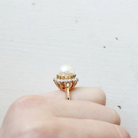 Vintage Ring 1970s Faux Cream Pearl Ring 18k Gold… - image 4