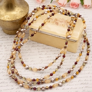 Vintage Oscar De La Renta Freshwater Pearl Necklace: Glass & Resin Beads