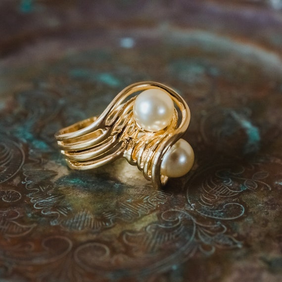 Vintage 1970's Cream Glass Pearl Ring 18k Gold An… - image 4