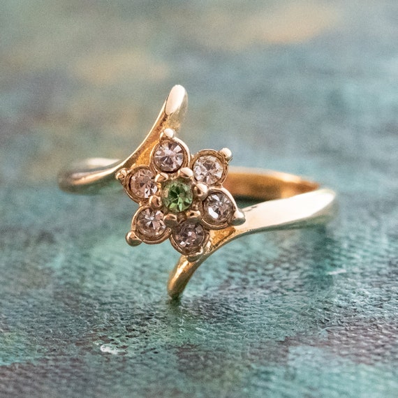 Vintage Ring 1970's Peridot and Swarovski Crystal… - image 2