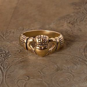 Vintage Womans Antique Claddagh Ring 18k Gold Electroplated USA Handmade Jewelry Never Worn Celtic Irish Rings for Women or Girls