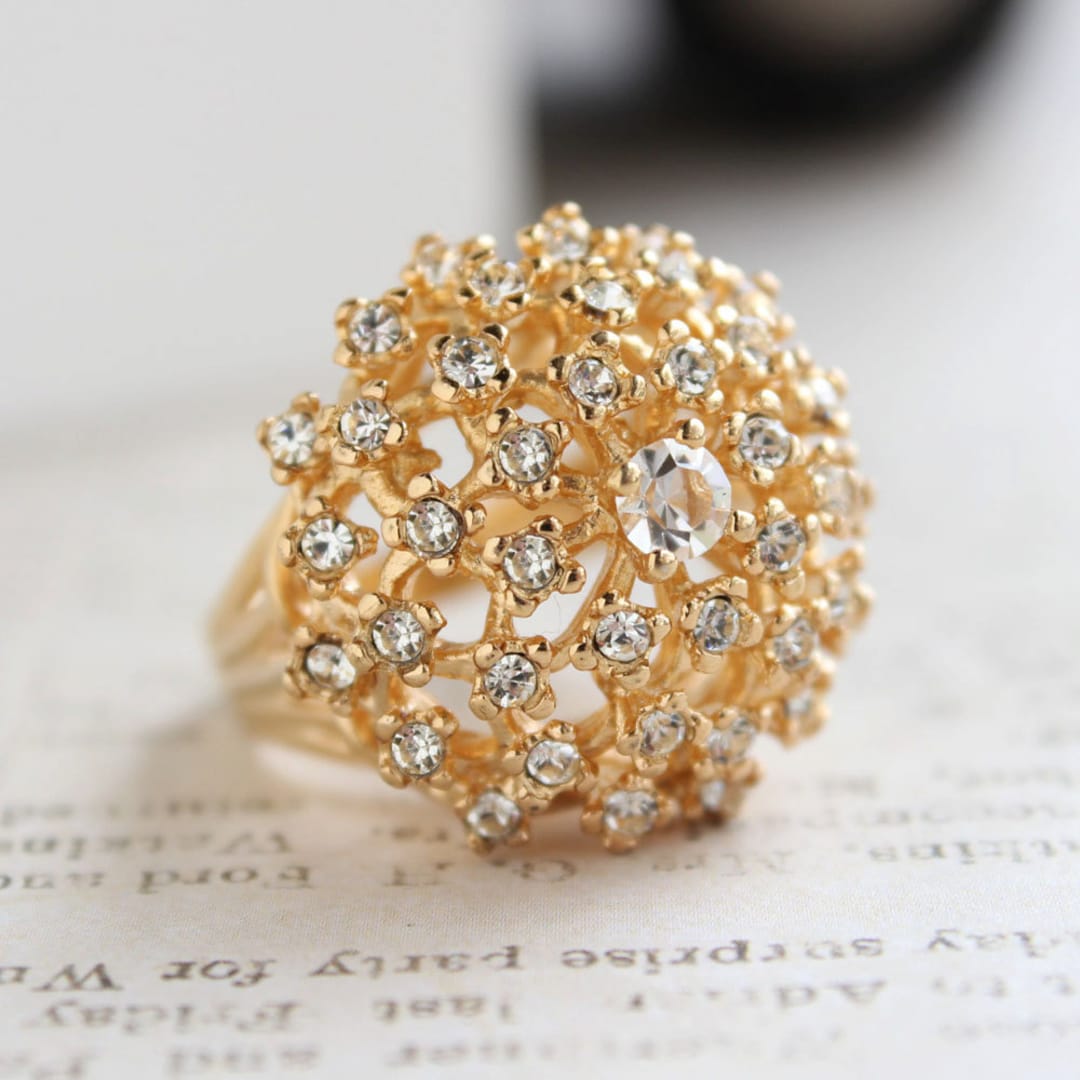 Vintage Ring Cocktail Cluster Ring Clear Crystals 18k Gold