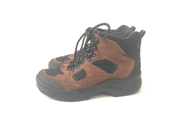 walking boots size 5.5