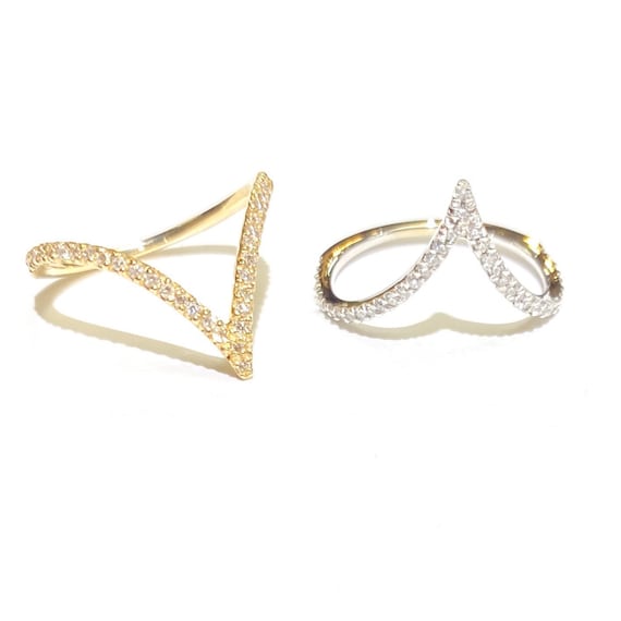 Diamond V Ring in 14k Gold