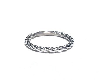 Twist Ring in 14k Gold