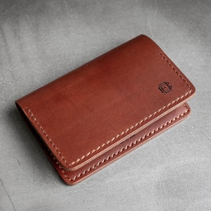 Brieftasche mit zwei Fächern aus braunem Leder