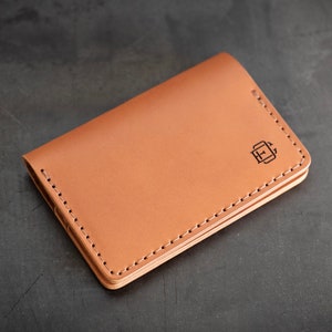 Monedero de tarjeta plegable en cuero marrón