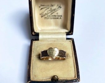 Antique late Victorian 9ct gold woven hair memorial / Mourning signet  band ring.