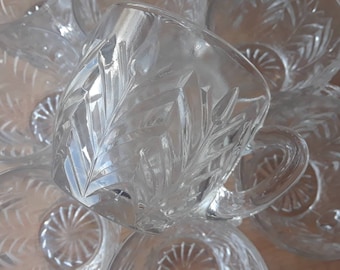 11 Jeannette Feather punch cups