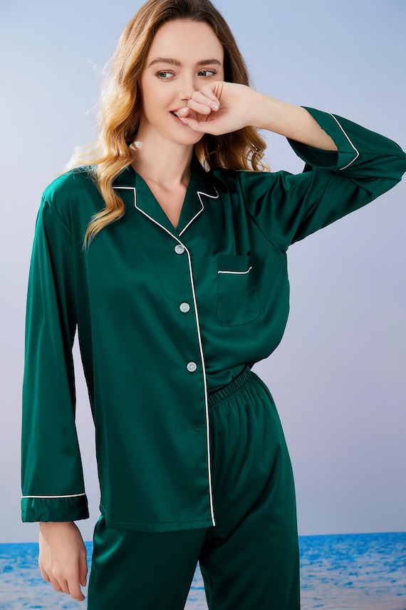Forest Green Satin Pyjamas Emerald Bridesmaid Pyjamas Green Pjs Bridal Pjs Personalised Pjs Bridal Pyjamas Birthday Pyjamas Bride Pjs Etsy UK