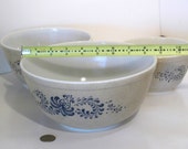Pyrex Three bowl nesting set, Brown Blue speckle with Blue Homestead pattern