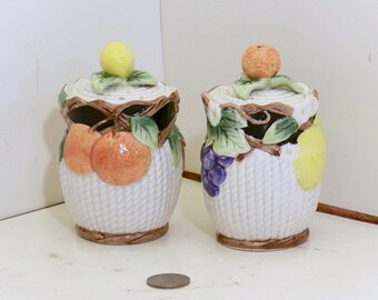 Vintage Fruit, Salt and Pepper Shaker set. This is a very cute set, they are in great vintage shape to use or display.