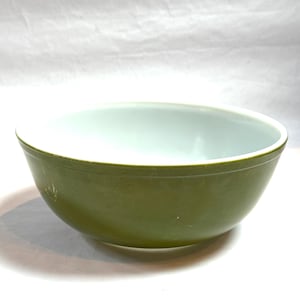 Vintage 1960s Pyrex 404 4qt Avocado Green Extra Large Mixing Bowl