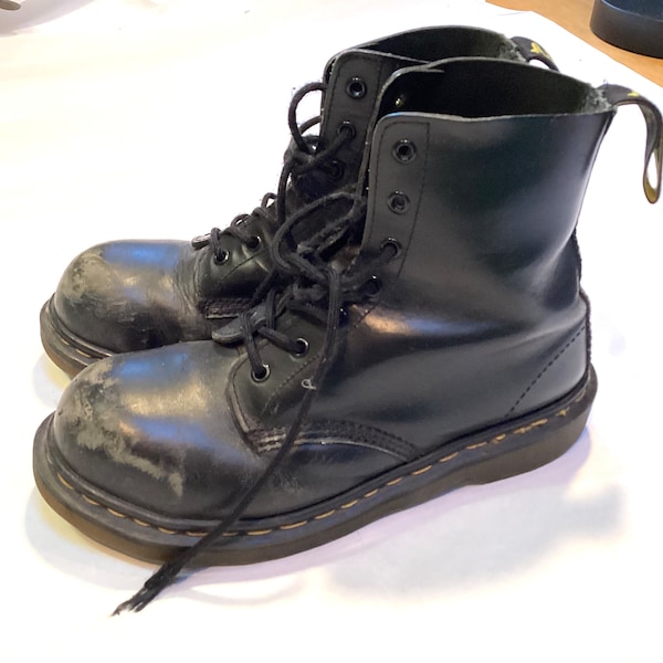 Vintage 1990s Dr.DocMartens Air Wair Authentic Steel-Toed 8 hole Black Boots 7.5US Women's/Classic Hardcore Punk/Made in England/Original