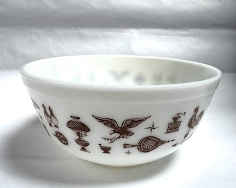 Vintage 1970s Early American Pyrex 8.5 Diameter Minty White Serving Mixing Bowl/Cats!!!/Brown Print