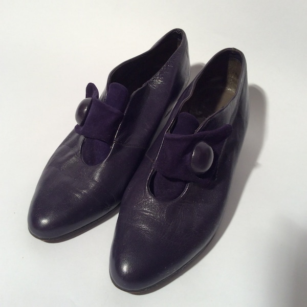 Vintage 1980s Goth Purple Leather French 'Rene Caty' Shoes w/bold button/French Designer Avant Garde Minimalist Artist Pixie Shoes/Fashion